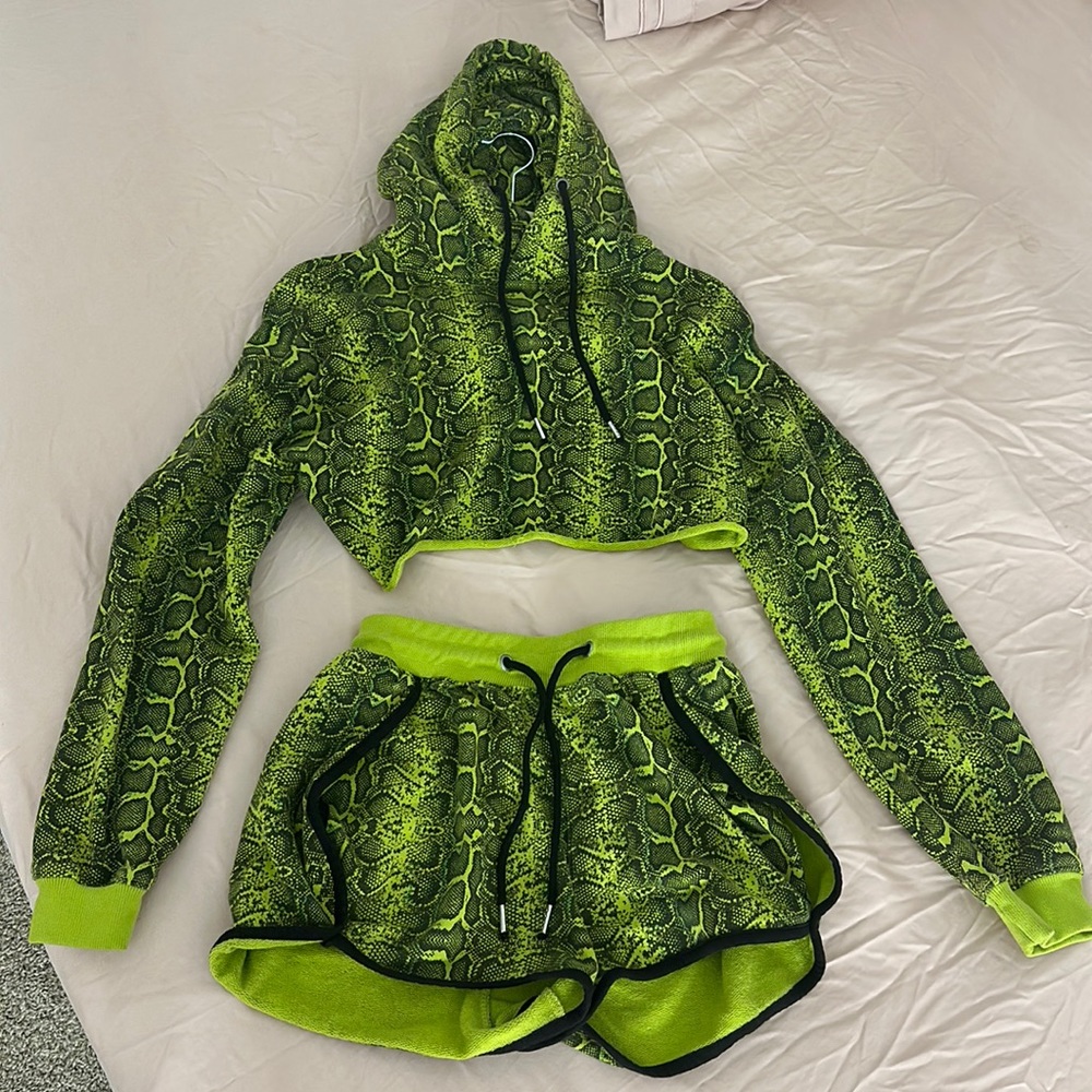 missguided 2 piece snake set